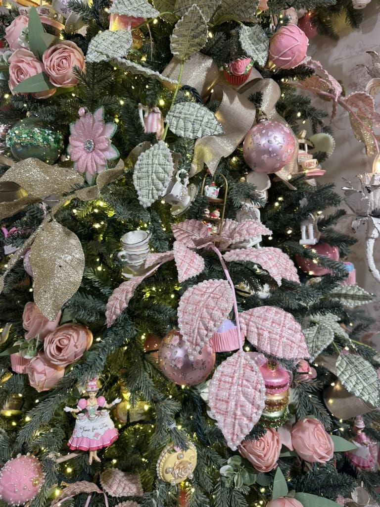 2026 holiday trends blush pastels