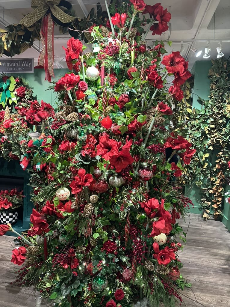 2026 holiday trends floral and ribbons