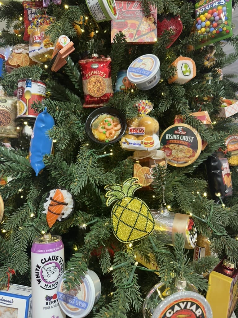 2026 holiday trends themed trees